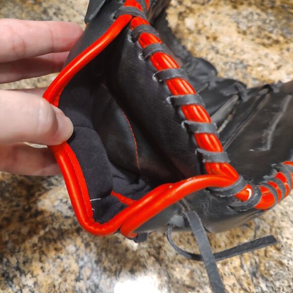 Wilson Black and Red Baseball Glove Model A950 Size 14" Model AD6RB16B514 - Picture 7 of 14